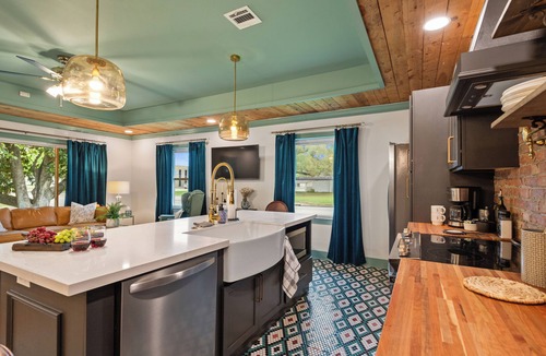 Lafayette House | Luxury Creole Cottage - Sleeps 6 guests