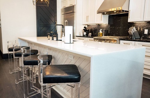 Central Business District Hotel | Luxury Downtown Retreat: Bold & Stylish Escape in the Heart of New Orleans