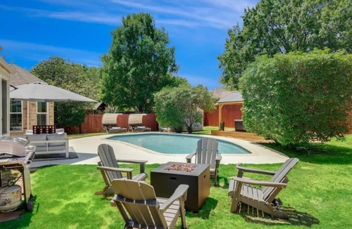 Flower Mound House | Luxury Escape Home with pool/spa/game room