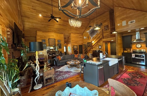 Oxford Cabin | Luxury Estate Home with Private Lake in Oxford