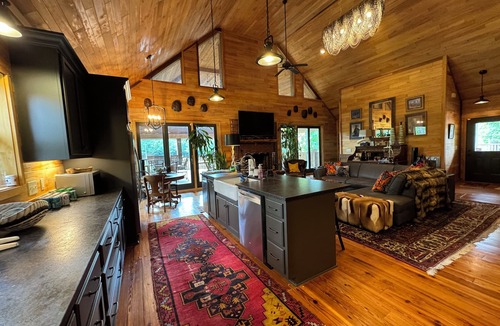 Oxford Cabin | Luxury Estate Home with Private Lake in Oxford