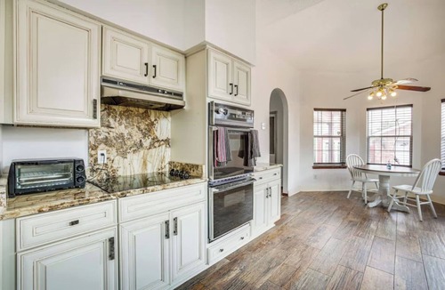Algiers House | Luxury Estate- Private Yard 2 King Beds