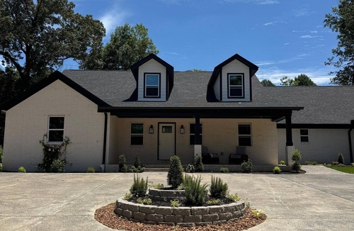 Horn Lake House | Luxury Estate Retreat-12 Bedrooms Pool Hot Tub Sauna Theater Room