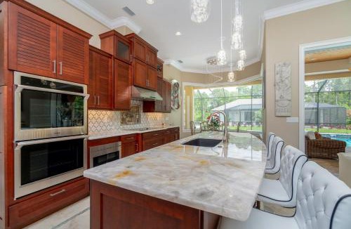 Port Charlotte Villa | Luxury Gasparilla SGC Retreat with Huge Pool Area