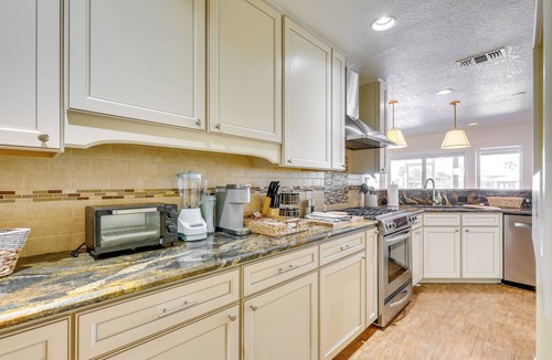 Apollo Beach Cottage | Luxury Gem w/Private Pool & Dock in Apollo Beach