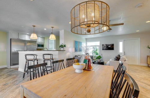 Apollo Beach Cottage | Luxury Gem w/Private Pool & Dock in Apollo Beach