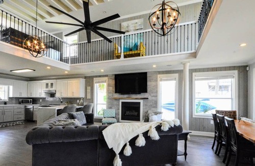 Bahama Beach House | Luxury Getaway-Beachfront! Amazing Weddings