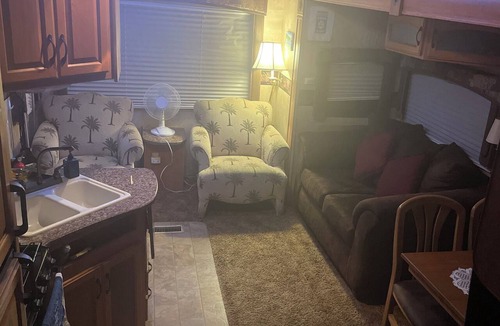 New Port Richey House | Luxury Glamping Downtown New Port Richey!