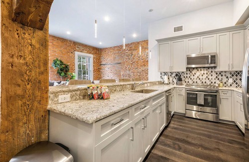 Arts/Warehouse District Condo | 🎷Luxury Historic Downtown Location LG Private Balcony | The Armstrong 🎷
