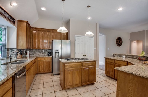 North Arlington House | LUXURY HOME! 5 mins to Cowboy Stadium; 9 mins to Six Flags; 15 mins to DFW