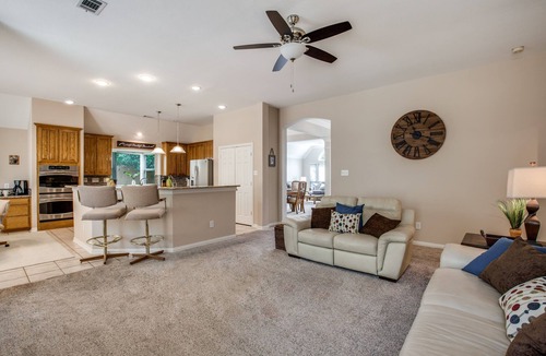 North Arlington House | LUXURY HOME! 5 mins to Cowboy Stadium; 9 mins to Six Flags; 15 mins to DFW