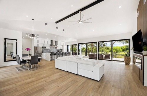 College Park House | Luxury Lake House Near the Woodlands