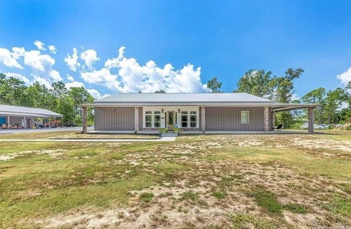 Dry Creek House | Luxury living in the country! Quiet retreat to relax and recharge.
