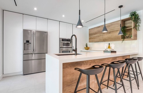 Kendall West House | Luxury Miami Mansion/Beach/Pool/BB Court & Golf
