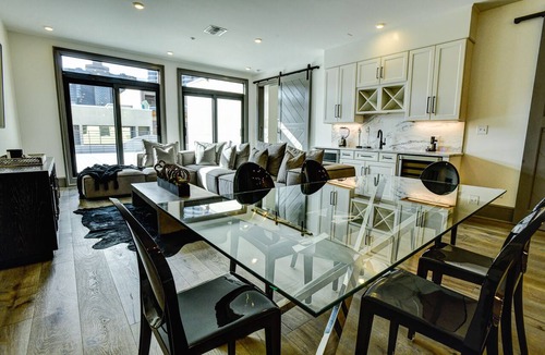 Central Business District Hotel | Luxury Modern Condo: Steps from French Quarter, Superdome, and CBD Nightlife
