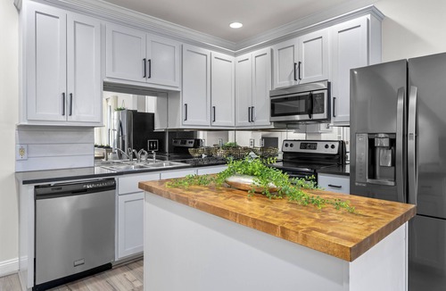 Glen Iris House | Luxury Modern Stay 3BR/2BA Pet Friendly Home Near UAB