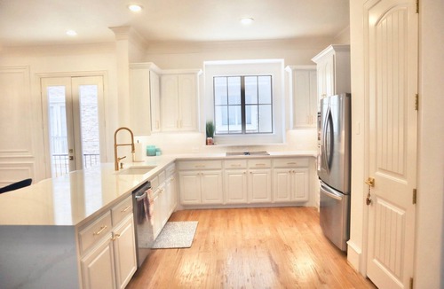 Knox - Henderson Condo | Luxury Modern Townhome! Walk to Lower Greenville 3BR 2.5 BA 2 car Garage