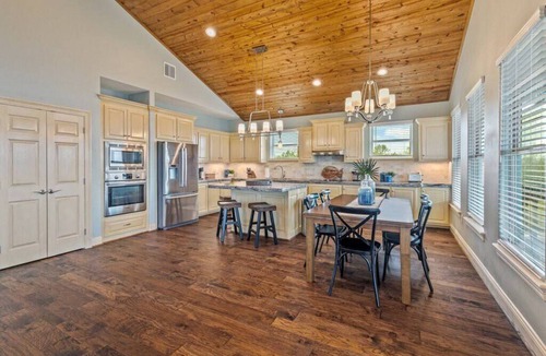 Hackberry House | Luxury on the Water - Camp #3
