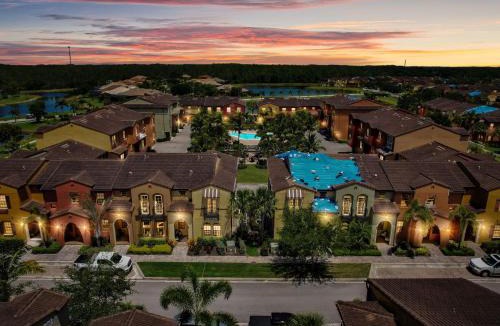 Biggar House | Luxury Paseo Townhome Pool Bars and Beaches
