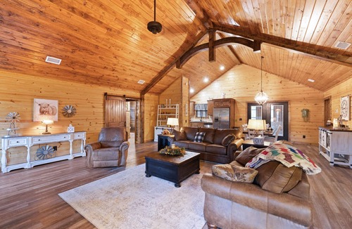 Smithville Cabin | Luxury, privacy and all 5 star ratings.nLocated on 5 private acres.