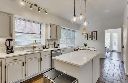 Sachse Villa | Luxury Retreat 6BR/3.5BA | Pool, Hot Tub & Game Room