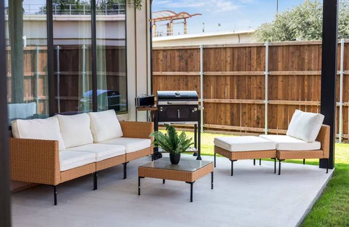 Dallas House | Luxury Retreat Arcade Karaoke Fenced Yard