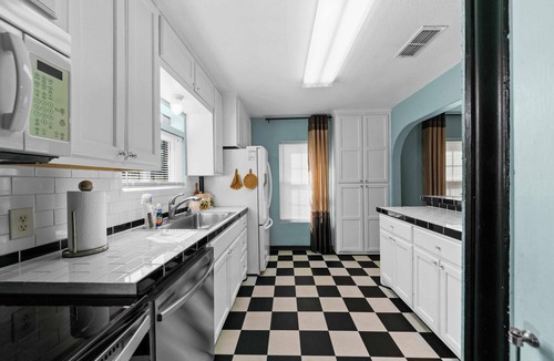 Tyler Cottage | Luxury retreat, Historical 2bd and new Delft Blue spa baths rating 10 out of 10