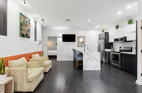 Faubourg Lafayette Villa | Luxury Rooftop Villa mins from French Quarter and Superdome