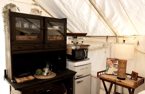 Honey Grove RV Rental | Luxury Safari Tent with Outdoor Clawfoot Tub and Firepit, Near Honey Grove, Texas