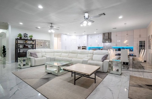 Virginia Park House | ⭐️LUXURY South Tampa Mansion🔥Heated Pool+Spa🎬Movie Theater Chef’s Kitchen 5000sqf