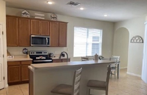 Trafalgar Village Resort | Luxury Themed 4 Bedrooms w/Pool