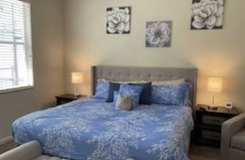 Trafalgar Village Resort | Luxury Themed 4 Bedrooms w/Pool