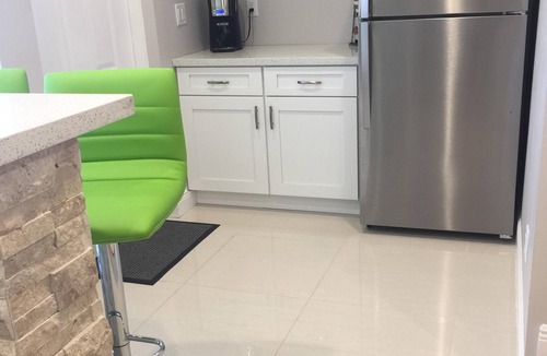 Pompano Beach Apartment | Luxury Vacation Rental APT 5