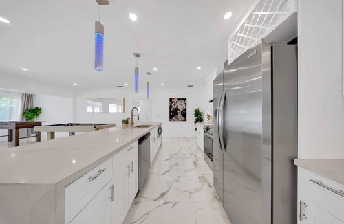 Biscayne Park House | Luxury Villa Alana Pool/Golf/Soccer/Movie Theatre