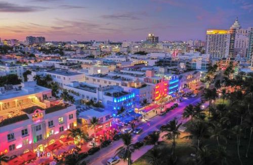 Golden Glades House | Luxury Villa Azure with Heated Pool 20 minutes to Beach