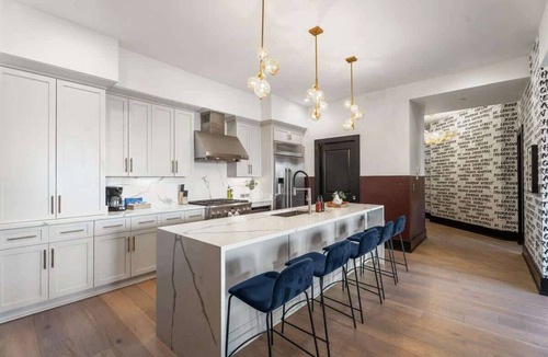 Central Business District Hotel | Luxury | Walk-French Qtr | Rooftop Pool Hotel