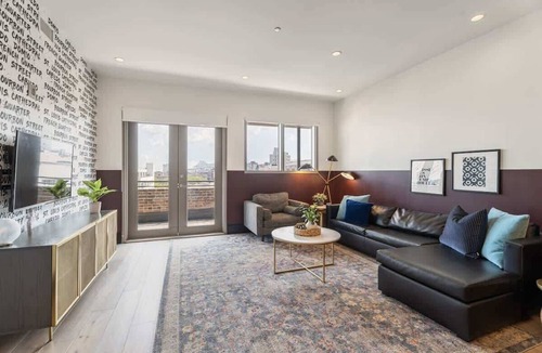 Central Business District Hotel | Luxury | Walk-French Qtr | Rooftop Pool Hotel