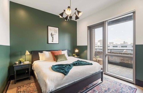 Central Business District Hotel | Luxury | Walk-French Qtr | Rooftop Pool Hotel
