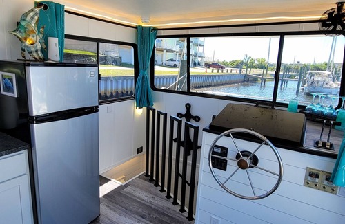 Panama City Boat Rental | Luxury Yacht! Incredible Views! Close to Downtown!
