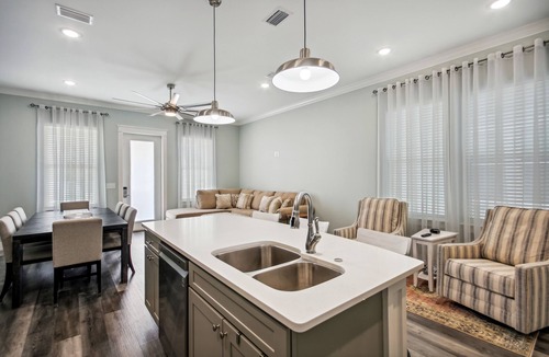 Holiday Beach House | LuxuryTownhouse, Short walk to the beach great for families spring/summer open