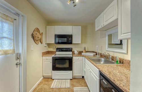 Poinsettia Heights House | LVS Casa DelMar- Outdoor Oasis & Heated Pool 5 Min 2 Beach