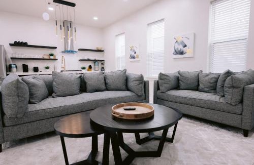 Tulane - Gravier Apartment | Magic canal