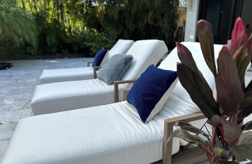 Seybold House | Magical 3-bedroom house in Miami with AC, WiFi and Heated Pool.