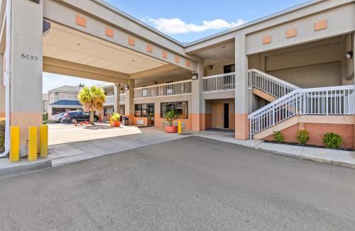 Hattiesburg Hotel | Magnolia Inn Townhouse Hattiesburg MS I-59