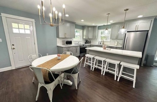 Avinger House | Magnolia Lake House