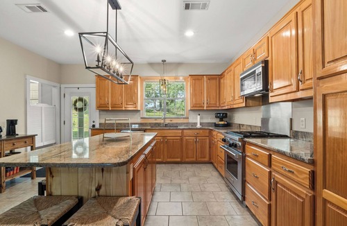 Negreet House | Magnolia Place by Toledo Town and Tackle on Lanan Bay