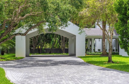 Palmetto Bay House | Maison – Luxe 9-Bed Estate with Pool & Court