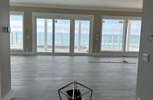 Bahama Beach House | Make Your Mark IInPrivate Gulf Front Home/Pool/Tiki Bar/7 bed/9 bath/Game Room
