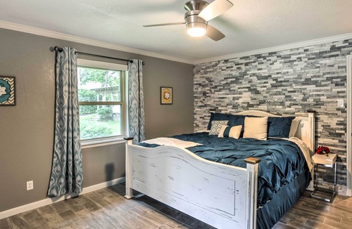 Star Harbor House | Malakoff Lake House - Deck, Boat Slips, & Fire Pit