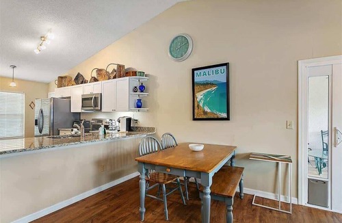 Southside House | Malibu Cottage on Lake Mandarin - WIFI, FIRE PIT